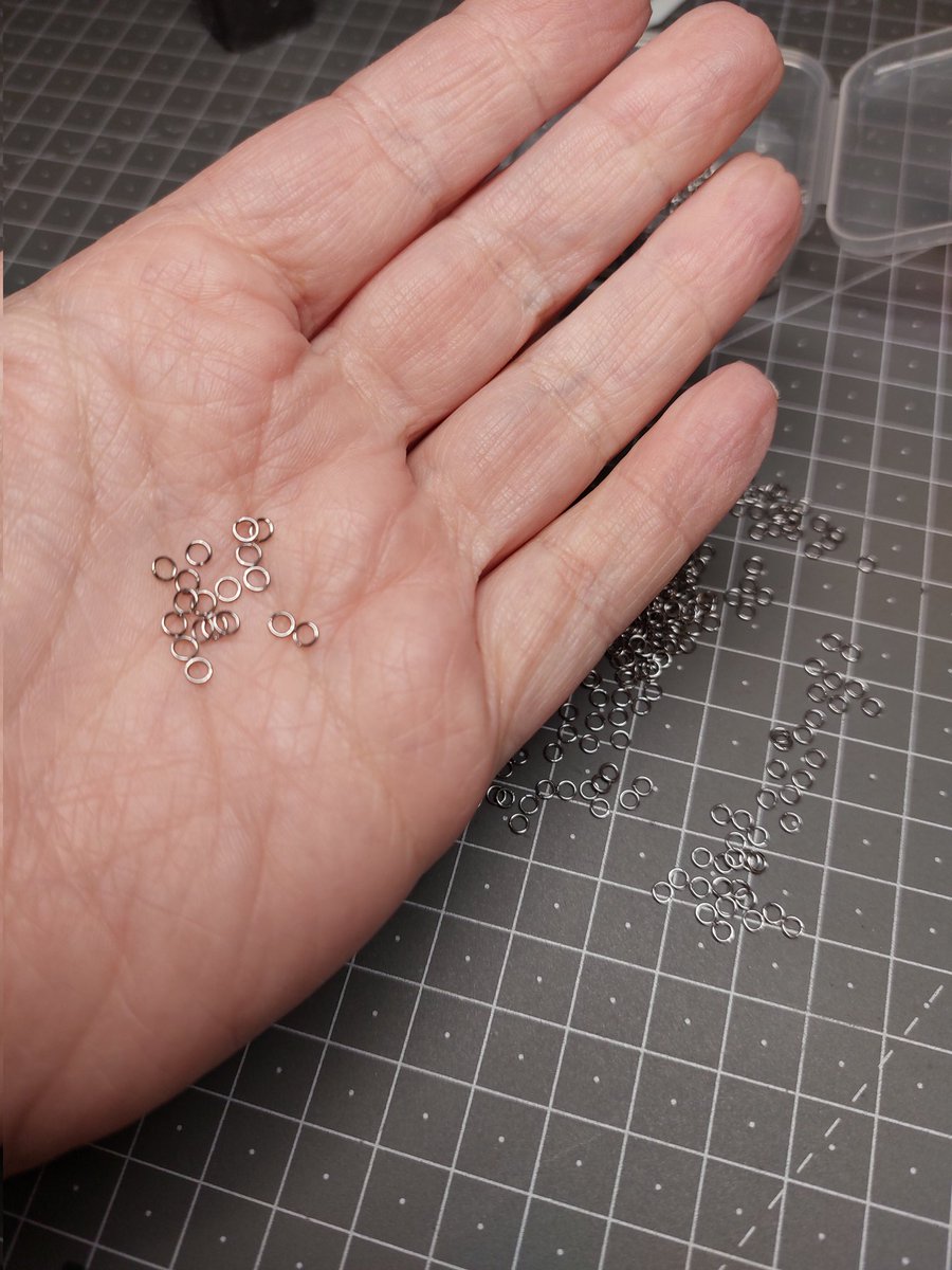 Freakily Unique tweet media