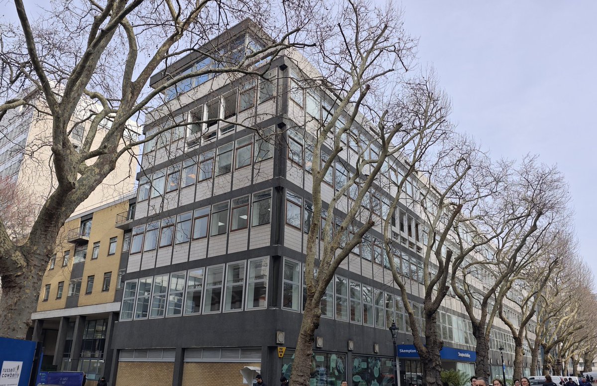 インペリアルカレッジ訪問
地盤のグループがでかかった
たくさん試験装置があっていろんなことしてる人がいるんだなあと思った
Bambul labの3Dプリンターがあったり、大きくて複雑な試験装置ほど技術の継承が途絶えて休止状態になりがちなのはどこも共通…