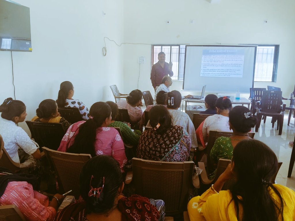 NTEP_JamnagarMC's tweet photo. TBMBA 2.0 Orientation Workshop for ASHA Workers of UPHC Navagam and UPHC Gomtipur by #NTEP Team at #Jamnagar Municipal Corporation #TBMuktBharat #TBMBA #EndTB #TBHaregaDeshJeetega #Gujarat #Batch04 https://t.co/nc3KdRVary
