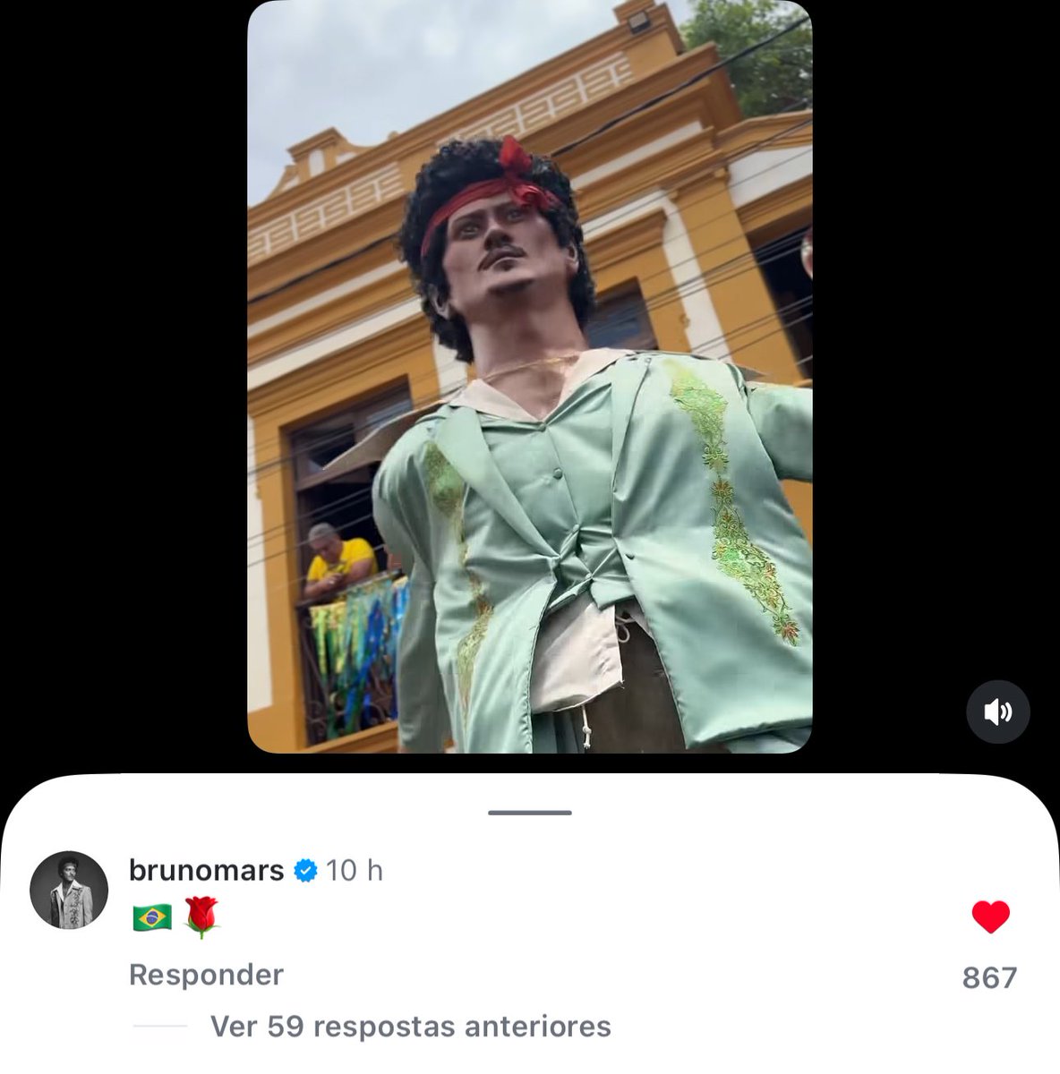 BrunoMarsAccess's tweet photo. BRASIL 🇧🇷 ! Bruno Mars comentou na publicação de Hugo Gloss sobre seu boneco de Olinda. https://t.co/XOD6t8vyhd