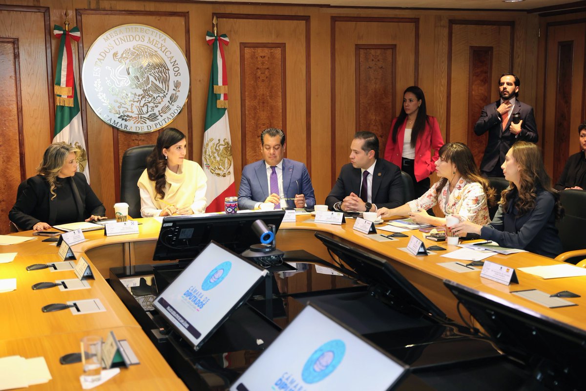 RaulBCCue's tweet photo. Empezamos la reunión de la Mesa Directiva de la Cámara de @Mx_Diputados, en la cual aprobamos los órdenes del día para las sesiones ordinarias de esta semana, así como puntos de acuerdo propuestos por distintos Grupos Parlamentarios. https://t.co/Lbip8OuOQn