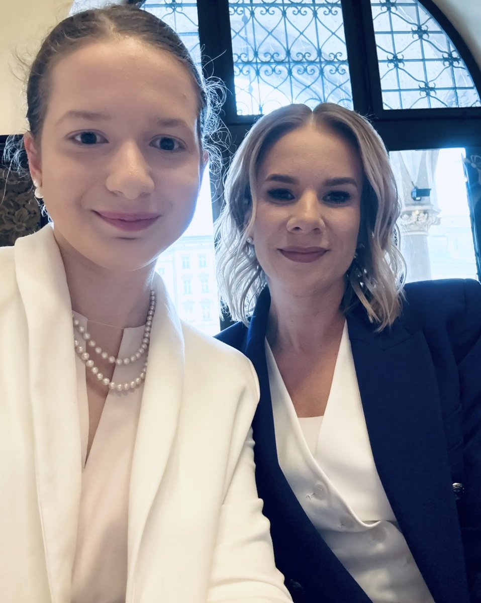 🌷Pierwsza Dama Marta Nawrocka to niezwykle ciepła, empatyczna, rodzinna kobieta z klasą, dla której misją jest bycie blisko ludzi i pomoc najbardziej potrzebującym!🩷Nasza Pierwsza Dama jest też ogromnym wsparciem dla Naszego Prezydenta <a href="/NawrockiKn/">Karol Nawrocki</a>! Dziękujemy Pani Prezydentowo!