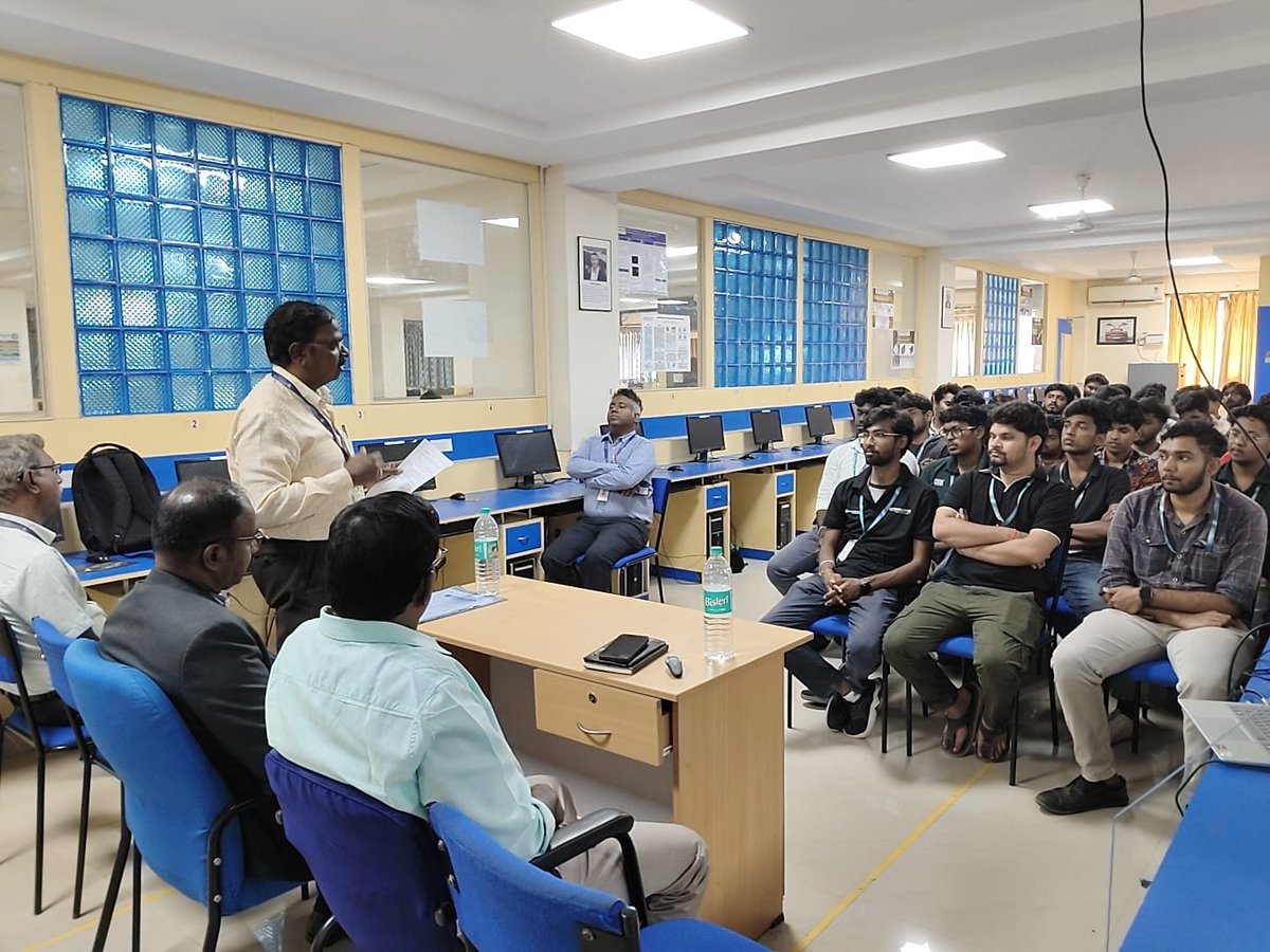 AutodeptHits's tweet photo. 🚛 Guest Lecture on “Recent Trends in Commercial Vehicles”

Organized by the Department of Automobile Engineering, HITS.

Expert talk by Mr. Murugan, Former DGM – Product Development, Ashok Leyland.

Valuable insights on innovation, sustainability &amp; future mobility. 🚛💡 https://t.co/UazkFlzbnM