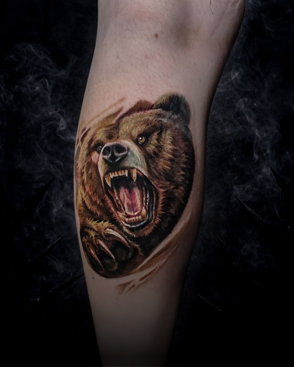 MaxColorInk's tweet photo. this one hits different.

a roaring bear brought to life by marina  fierce, protective, and impossible to ignore.

from the depth in the fur to the intensity in the eyes, every detail was built to feel real… like it could step right off the skin.

#marinatattoo #maxcolorink https://t.co/SaHBfuOCiy