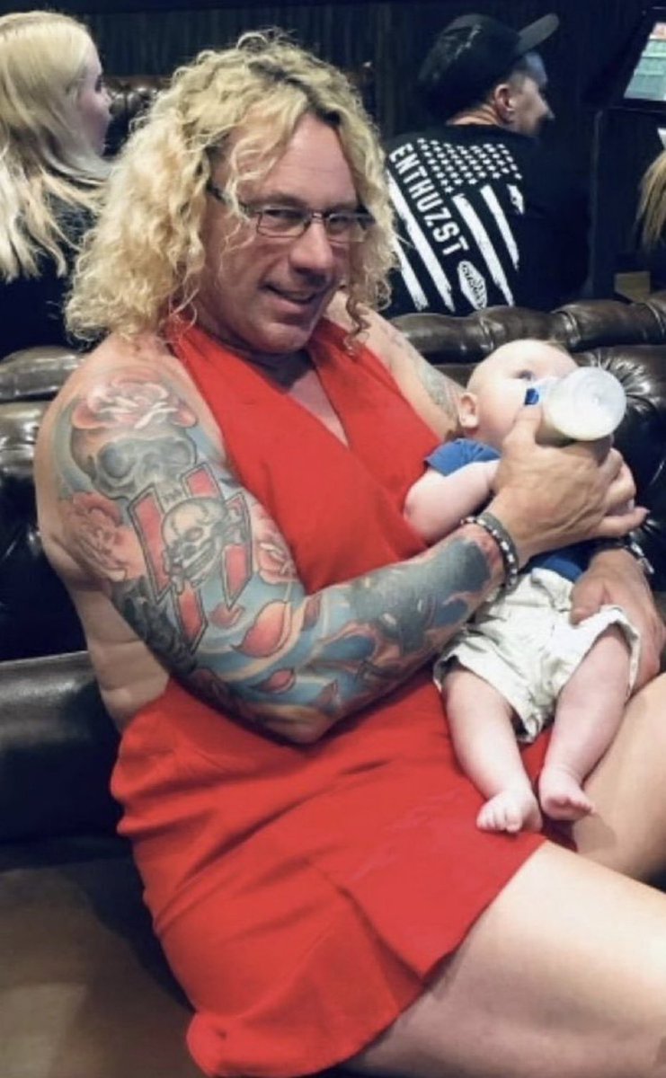 ABD'de 56 taşındaki transeksüel baba buz hokeyi maçında, eski karısı ve 3 çocuğuna 14 el ateş açtı.  

▪️2 çocuğunu öldürdü 3 kişiyi yaralayıp intihar etti.  

Geçen hafta da Kanada’da bşr trans toplu katliam yapmıştı. 
Cinsiyet iptali ameliyatı için verilen hormon ilaçlarının