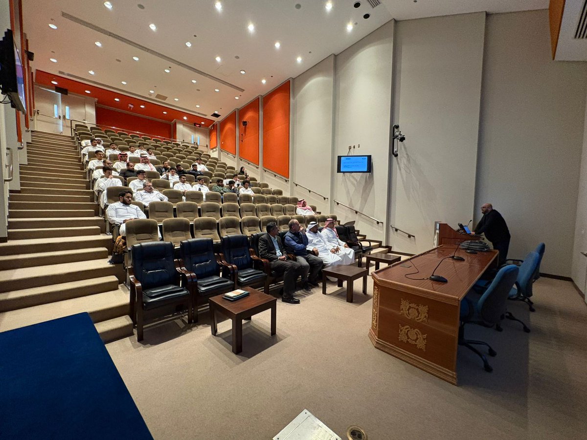 نظم قسم الجيولوجيا والجيوفيزياء ورشة بعنوان:
“Marine Pollution Meets Sustainability”، قدمها أ. صلاح الخفيفي من المؤسسة الوطنية للنفط بليبيا، متناولًا دور الفورامنيفرا القاعية في رصد التلوث البحري وعلاقته بالاستدامة، ومبادرات الجيوبارك والتنمية المستدامة.