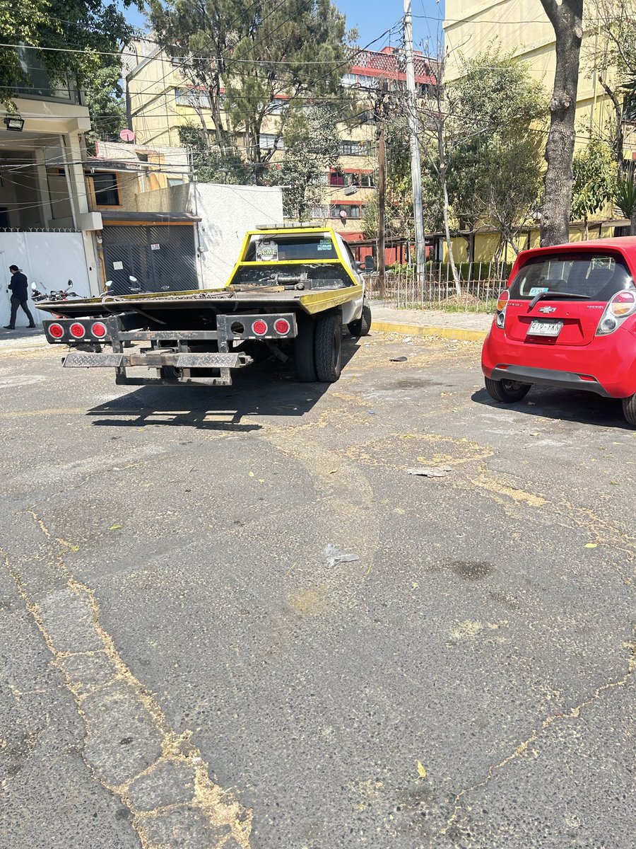 VC4466's tweet photo. @UCS_GCDMX @OVIALCDMX @SSC_CDMX Buen día, pues ya es de día y sigue ahí https://t.co/fJJgU86hf0