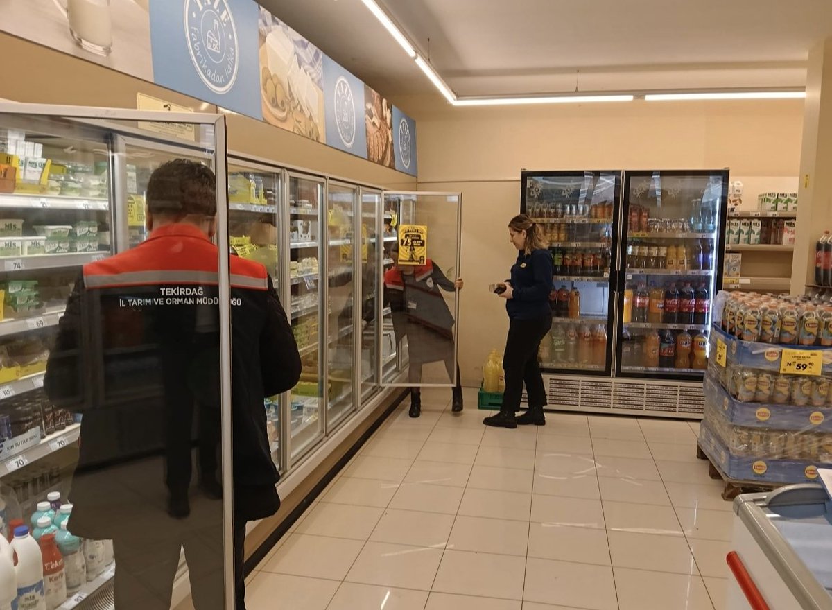 📍Tekirdağ / Marmaraereğlisi
🗓17.02.2026

📌Müdürlüğümüz kontrol görevlileri çapraz denetimler kapsamında Marmaraereğlisi İlçesinde bulunan gıda işletmelerini denetledi. 
📞Alo 1️⃣7️⃣4️⃣  

✅Gıda güvenilirliğinde sıfır tolerans anlayışıyla sahadayız.