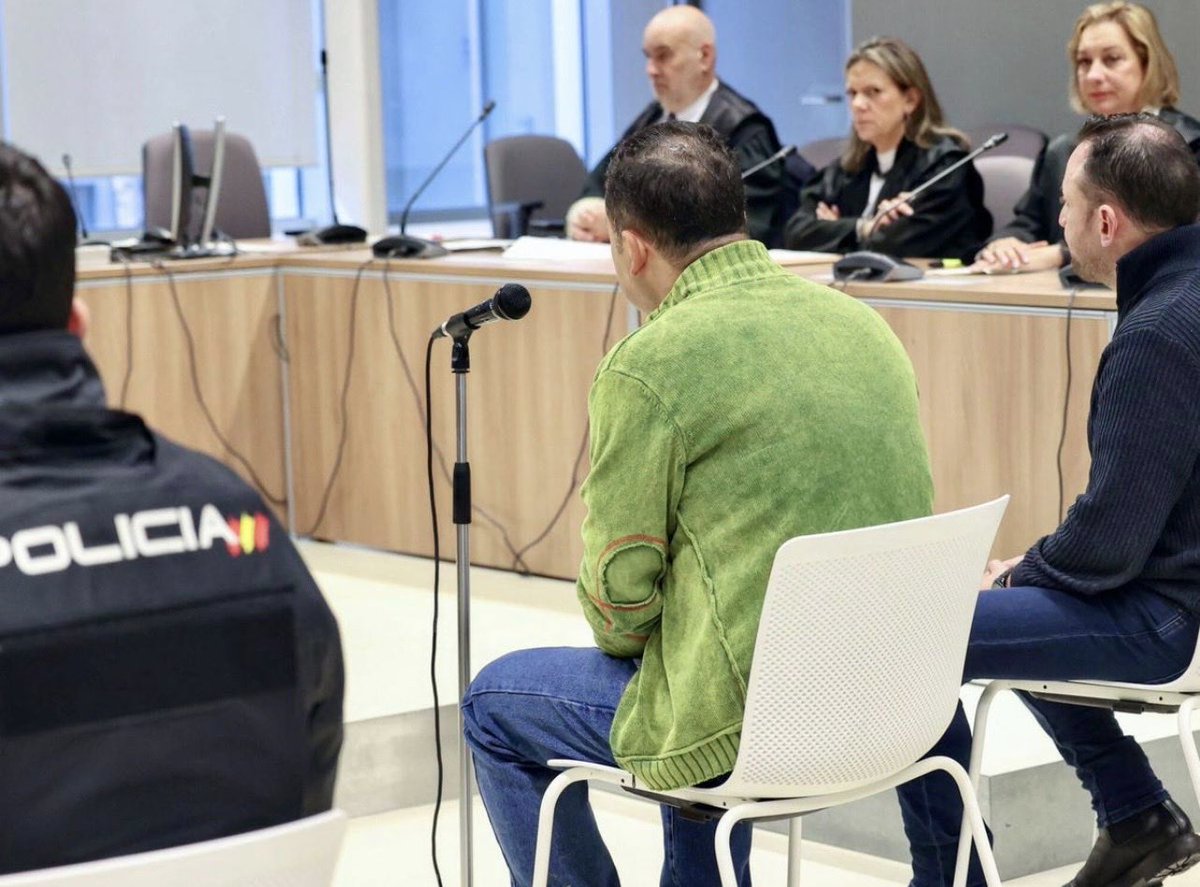 Condenado a 22 años por matar a su mujer y otros 18 por intentar ahogar en el río a sus 3 hijos menores.
El actor es un sirio que entró como Refugiado desde Líbano 🇱🇧 huyendo de la Guerra dijo.
Vienen los Mejores dicen los Comunistas.🤨🇪🇸