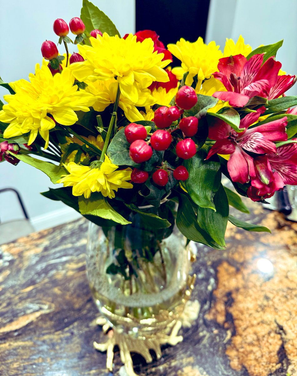 _MsACT's tweet photo. Once a week I buy myself flowers. #ComeJesusCome #MsAct https://t.co/BWJMqyzXw4