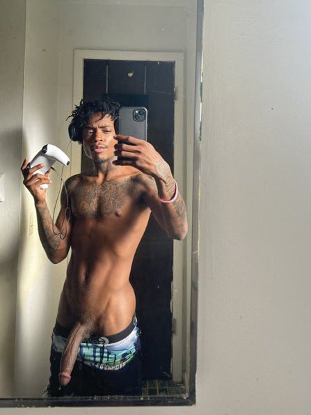 1tsfreakyV's tweet photo. Is skinny boys with big dicks your type?🤷‍♂️❤️ https://t.co/02Z6wtaseZ