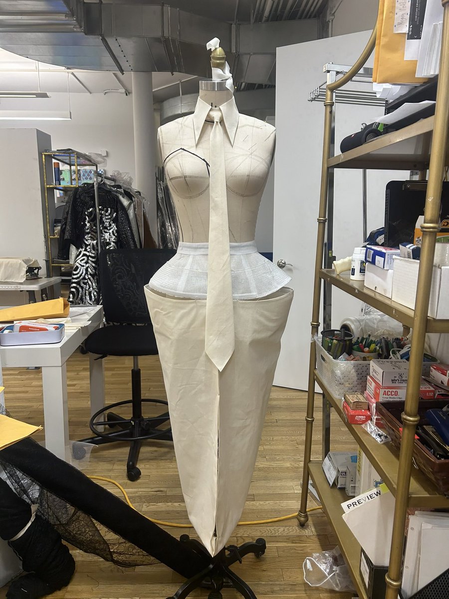 dpatrickirvin's tweet photo. One stop shop💃
pattern cut sew entire look 💃 https://t.co/vGpsyIVBXm