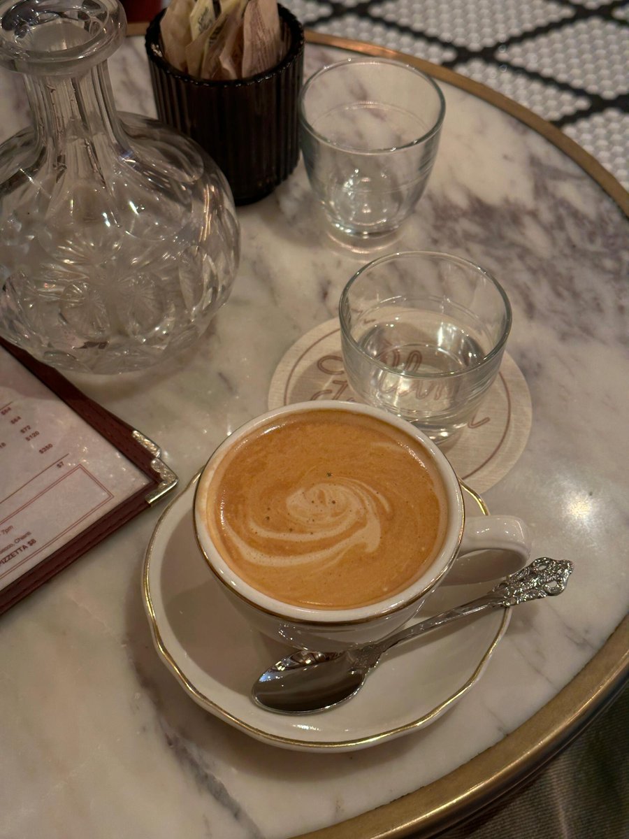 Imogen8574's tweet photo. Cozy vibes and captivating stories ☕📷. There's nothing quite like curling up with a good book and a warm cup of coffee. https://t.co/DfQdlIWH2c