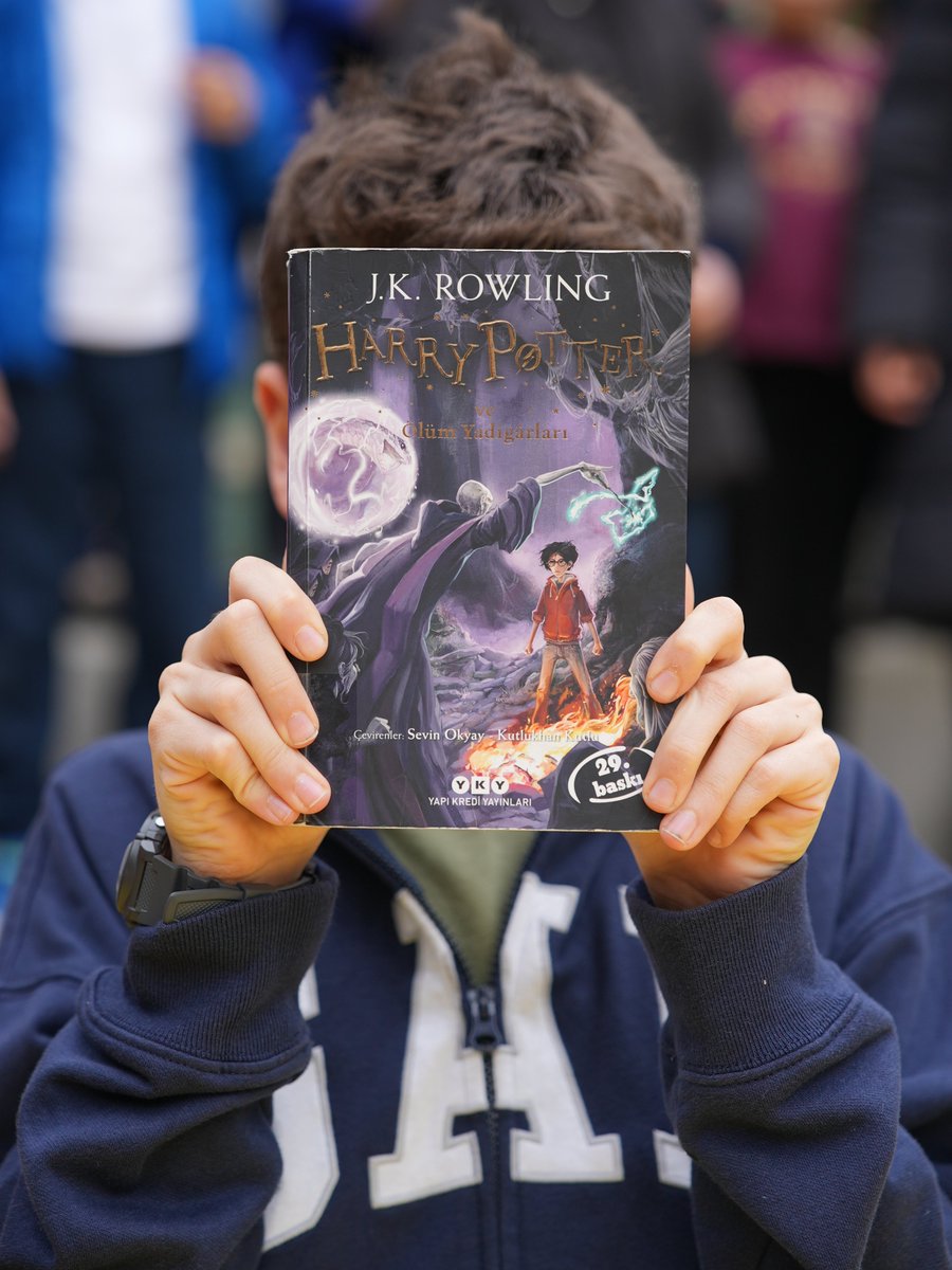 14 Şubat’ta Fide’de kitaplar yer değiştirdi. Uluslararası Kitap Değişim Günü’nde öğrencilerimiz ve öğretmenlerimiz en sevdiği kitapları birbirine armağan etti.

Kitapları paylaşmak, duyguları paylaşmaktır biraz da ve paylaşılan her duygu bizi biraz daha büyütür.

Fide’de çocuklar