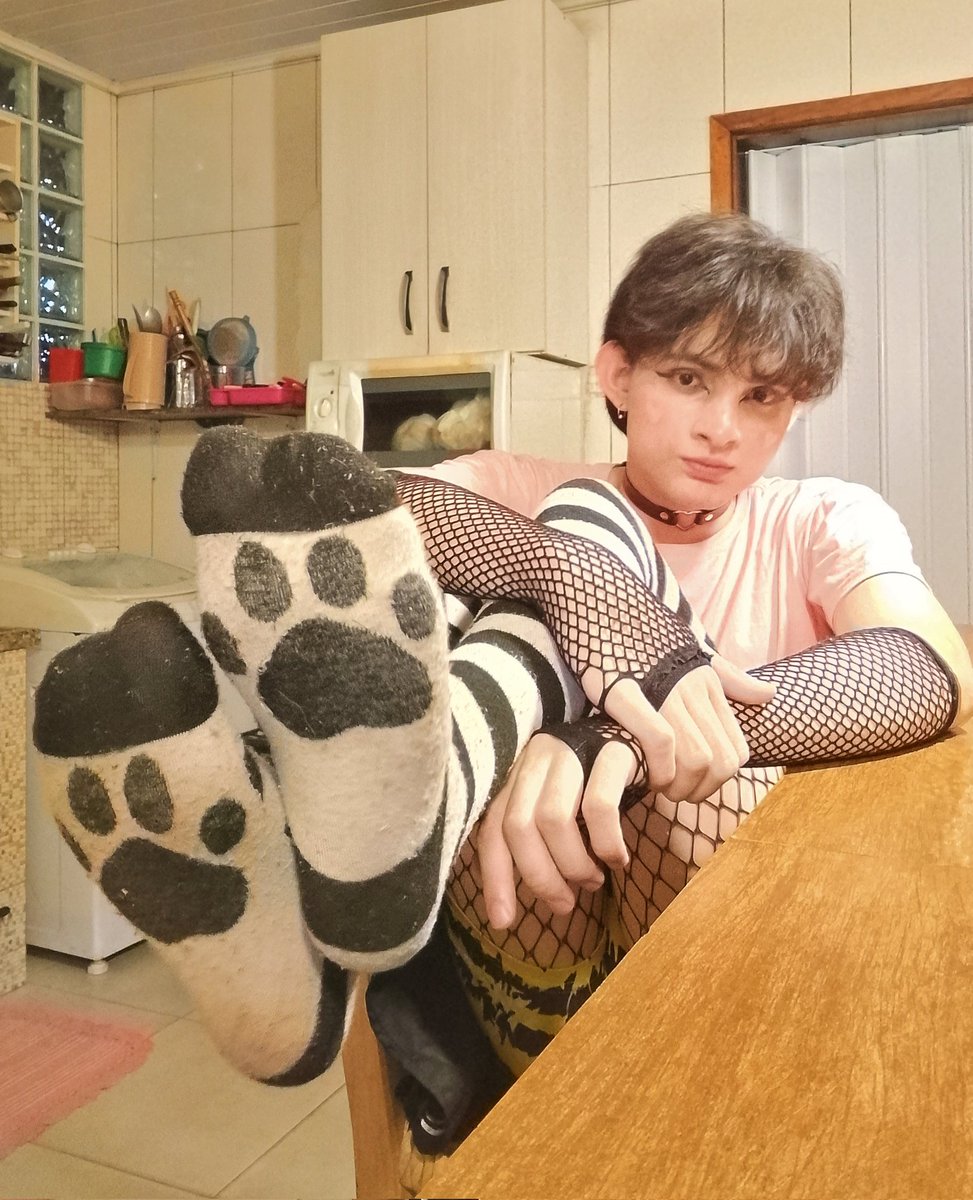 sillycutieboy's tweet photo. Come on loser, be a good boy and worship my paws :3
#femboy #feet #cute #twink https://t.co/nisCjgMlqj