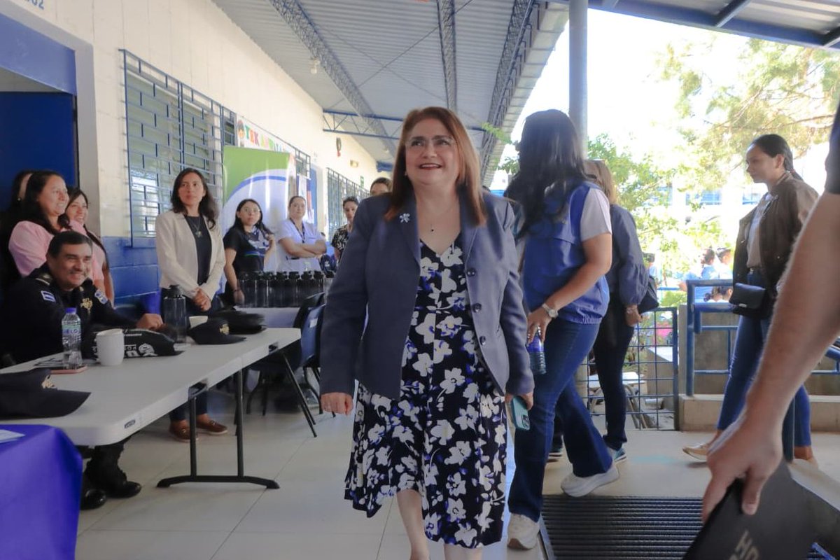 <a href="/RaqueldeGuevara/">Raquel de Guevara</a> Este espacio de diálogo, #ProcuradoraDDHH <a href="/RaqueldeGuevara/">Raquel de Guevara</a> agradeció el apoyo a representantes de: <a href="/AsambleaSV/">Asamblea Legislativa 🇸🇻</a>, Alcaldía Santa Catarina Masahuat, #PueblosIndígenas <a href="/PNCSV/">PNC El Salvador</a> <a href="/PGR_SV/">PGR El Salvador</a> <a href="/FGR_SV/">Fiscalía General de la República El Salvador</a> <a href="/ISDEMU/">ISDEMU</a> <a href="/EducacionSV/">Ministerio de Educación</a> <a href="/CONAMYPESV/">CONAMYPESV</a> <a href="/isss_gob_sv/">ISSS</a> <a href="/agapeelsalvador/">Agape de El Salvador</a> <a href="/unabelsalvador/">UNAB El Salvador</a> y <a href="/UESoficial/">Universidad de El Salvador - UES</a>