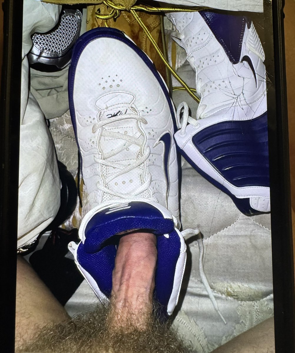<a href="/JoshSneaker/">Josh Sneaker 🇳🇿</a> I think I have the blue and white ones. 😎