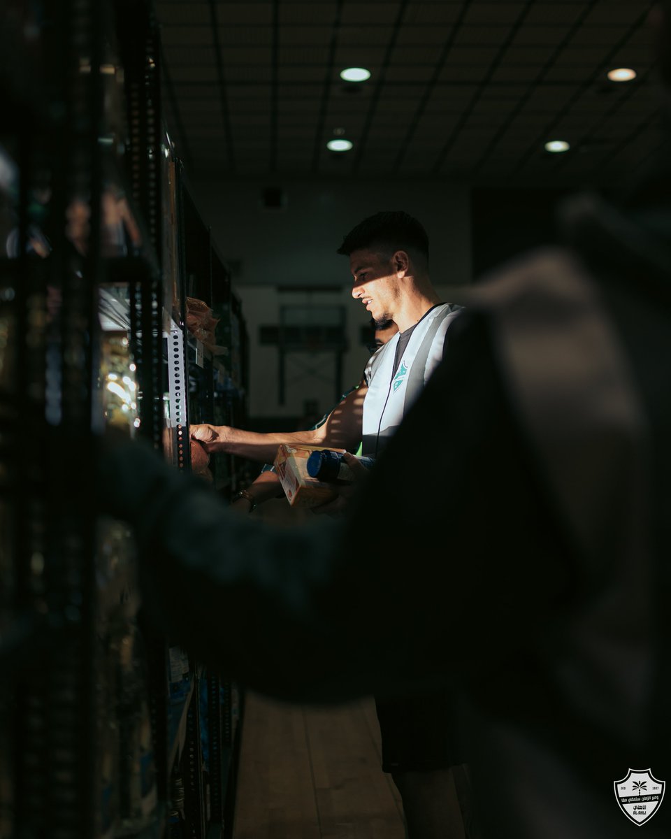 رمضان يجمعنا.. وعلى الخير يوحدنا 💚🌙

لاعبونا، إدارتنا، موظفونا، وجمهورنا.. كلنا يد وحدة لخدمة مجتمعنا 🤝✨

#الأهلي | <a href="/SaudiFoodBank/">إطعام</a>
