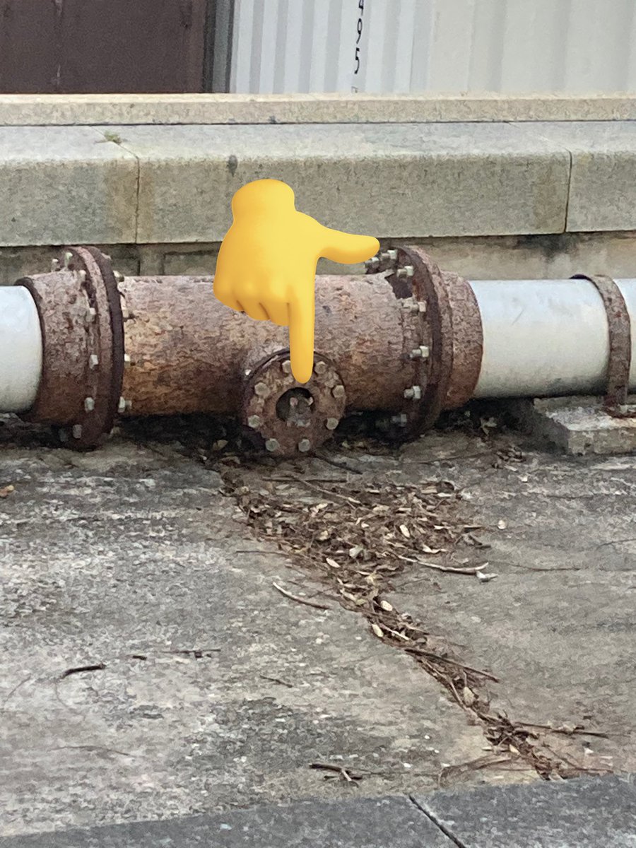 sr_enric's tweet photo. Hola @matarocat, com que el decret de sequera ja va expirar, podrieu tornar a engegar les fonts del Parc Central, perquè sinó (literalment) és un cau de rates https://t.co/astynSYlha