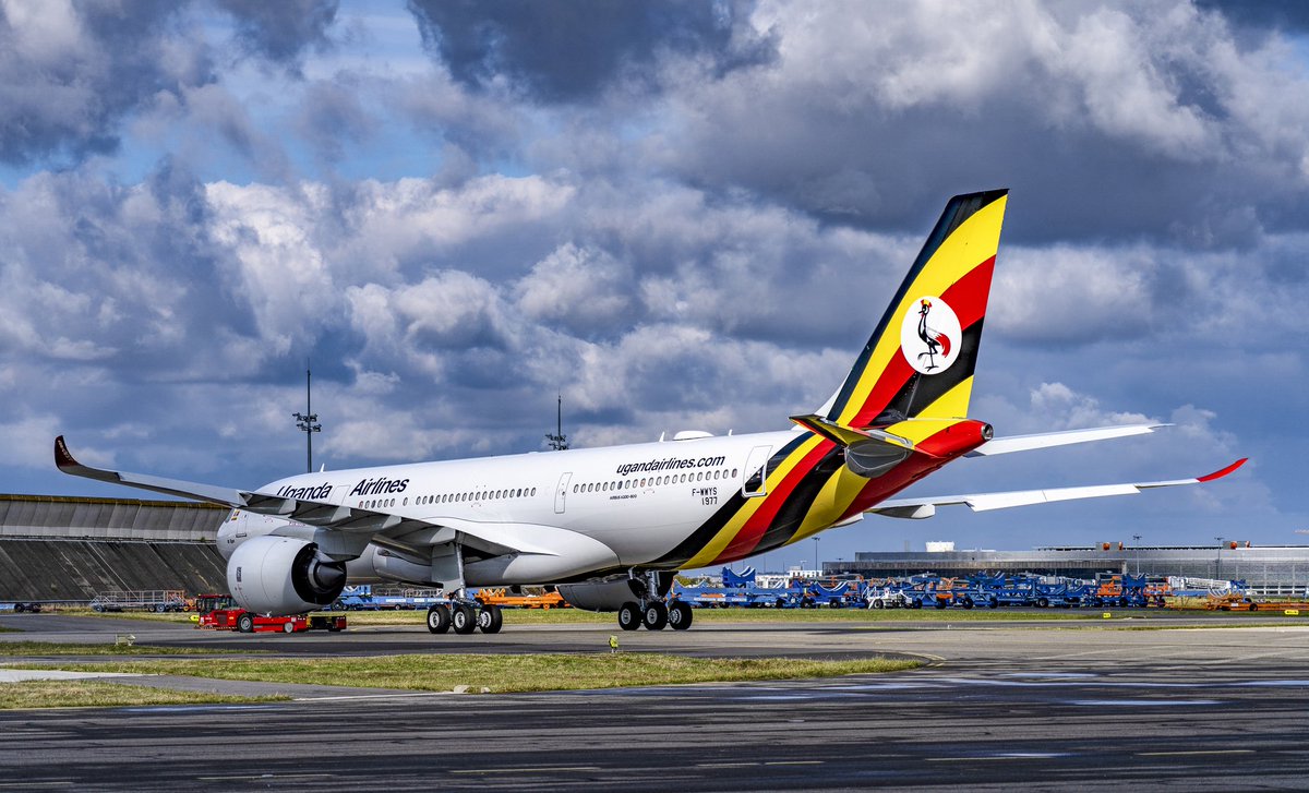OFFICIAL: H.E <a href="/KagutaMuseveni/">Yoweri K Museveni</a> has ordered Uganda Airlines CEO Jenifer Bamuturaki to step aside immediately and hand over to Ex-Ethiopian Airlines CEO, Mr Girma Wake; The later will serve as the acting CEO until the gov't appoints a substantive CEO, expected by July 2026
#gntvnews