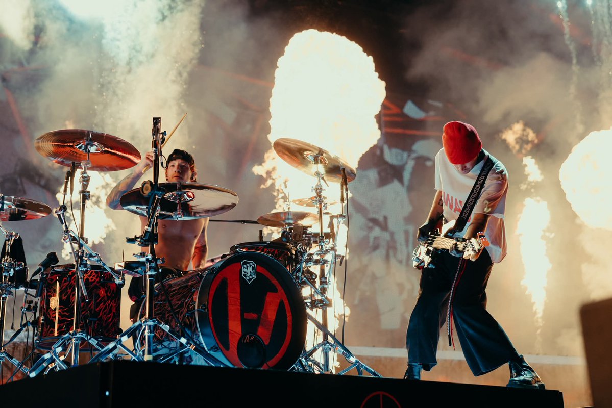 Mark confirmó que esta nueva serie de shows será como una gran celebración, porque después de esta etapa vendrá un descanso más largo para la banda:

“Realmente no hay nada después de esto (La gira de festivales).+