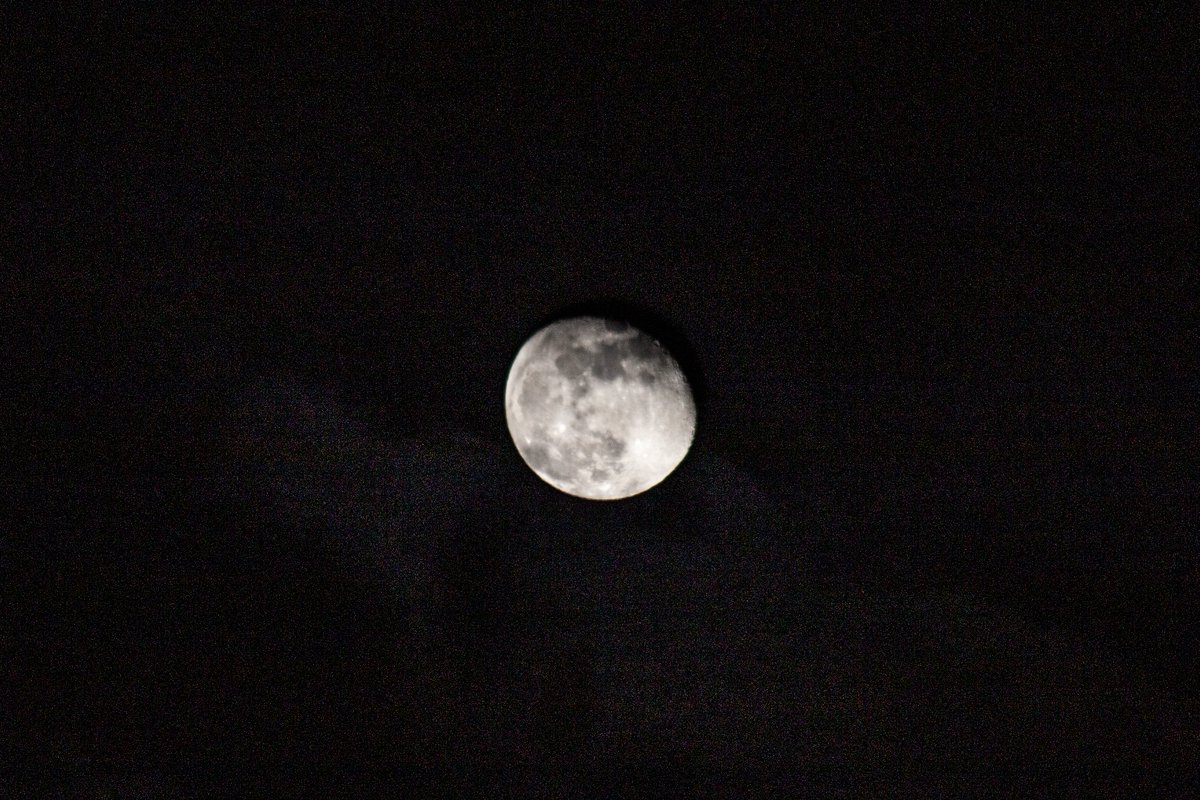 photo de lune au 300mm pour tester (ça marche 👍)