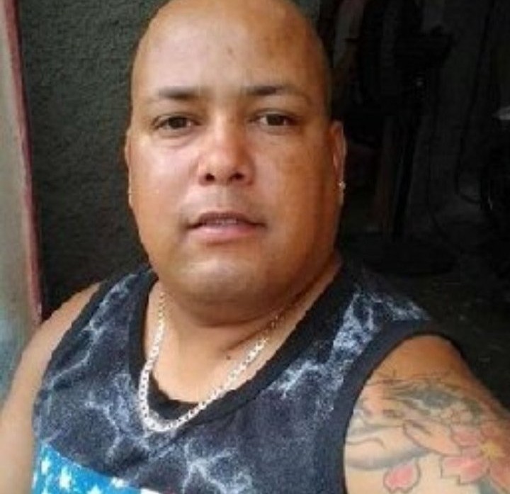 Libertad12021's tweet photo. 🇨🇺 No podemos olvidar a Daniel Joel Cárdenas, preso político condenado a 15 años de privación de libertad. La policía entró violentamente a su casa después de las protestas del 11J disparándole en presencia de su familia. No lo dejemos solo. Exijo su liberación inmediata. https://t.co/dWqbaSKVEa