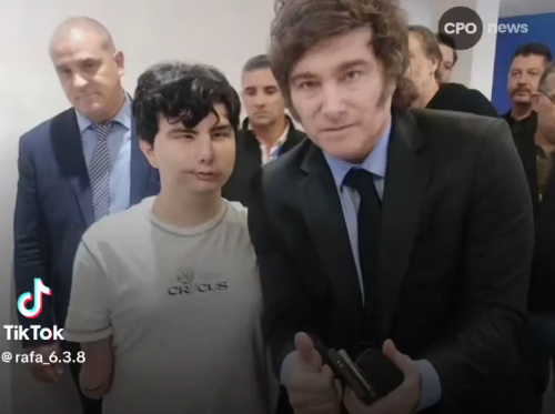 Matías Garate es un militante libertario argentino con discapacidad que ha defendido recortar ayudas estatales y reducir el gasto público. Ahora pide ayuda para pagar una prótesis.

Tras sufrir una caída, esta quedó inutilizable. El costo de reemplazarla supera los 22 millones de