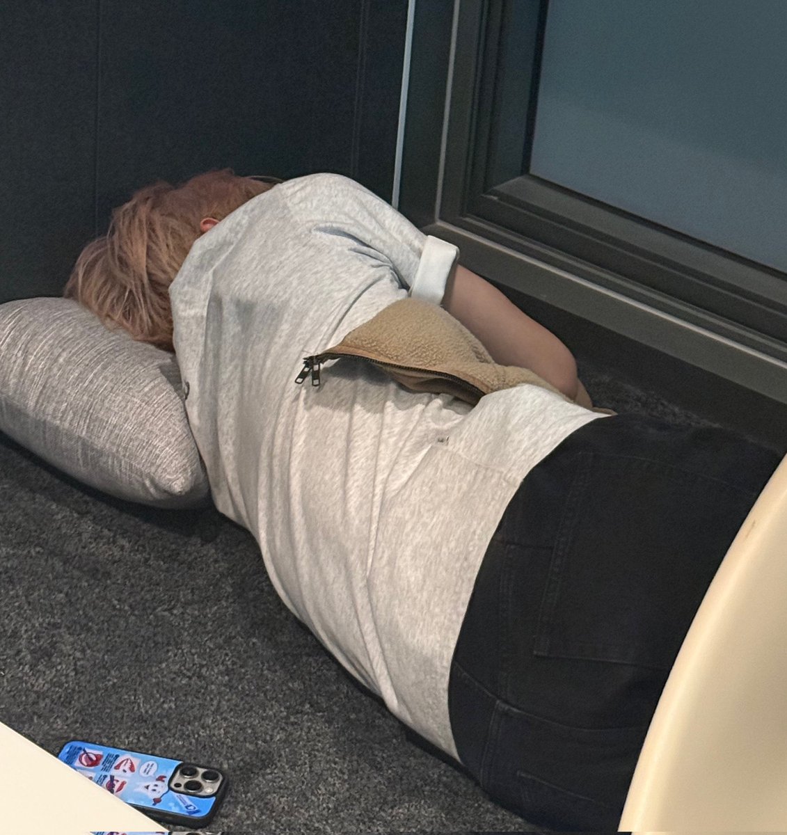 chsantaa's tweet photo. 날개뼈 깨물어버릴래 https://t.co/qjwnJsgB8a
