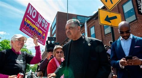 El Reverendo Jesse Jackson fue un buen estadounidense, un verdadero cristiano que luchó sin descanso por la paz, la igualdad y los derechos civiles. 
Recordamos su intervención solidaria en 2019 cuando nuestra Embajada en Washington fue allanada. 
Abrazos a su pueblo y seguidores