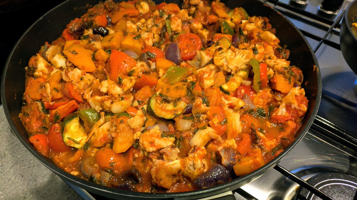 VeganOlive1's tweet image. Really love #This chilli chickpea tofu with a smokey tomato vegetable stew &amp;amp; roast new potatoes #Vegan #Crueltyfree #Plantbased 🌻🌱👌💚😋