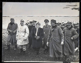 El 17.02.1948 el presidente chileno Gabriel González Videla llega a la #Antártida, siendo el primer gobernante en hacerlo: medallaschile.blogspot.com/2011/09/viaje-… - #antartica - #soberania - #1948