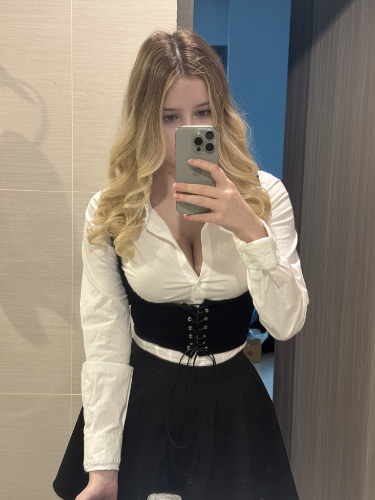 Goddess Nika tweet media