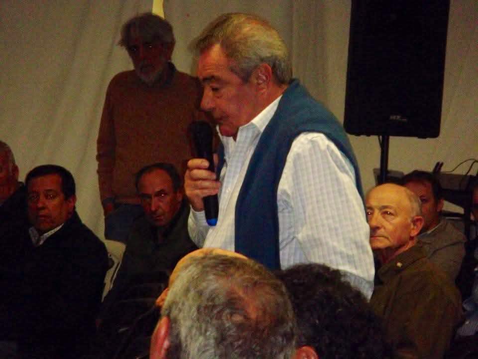 Hoy se fue no sólo un dirigente del partido, sino un hombre del pueblo; con una experiencia enorme, que estuvo siempre, que traspiró la camiseta y que estuvo a la altura de las circunstancias en sus tres intendencias en Laboulaye. 

Hablo del querido e inolvidable Néstor