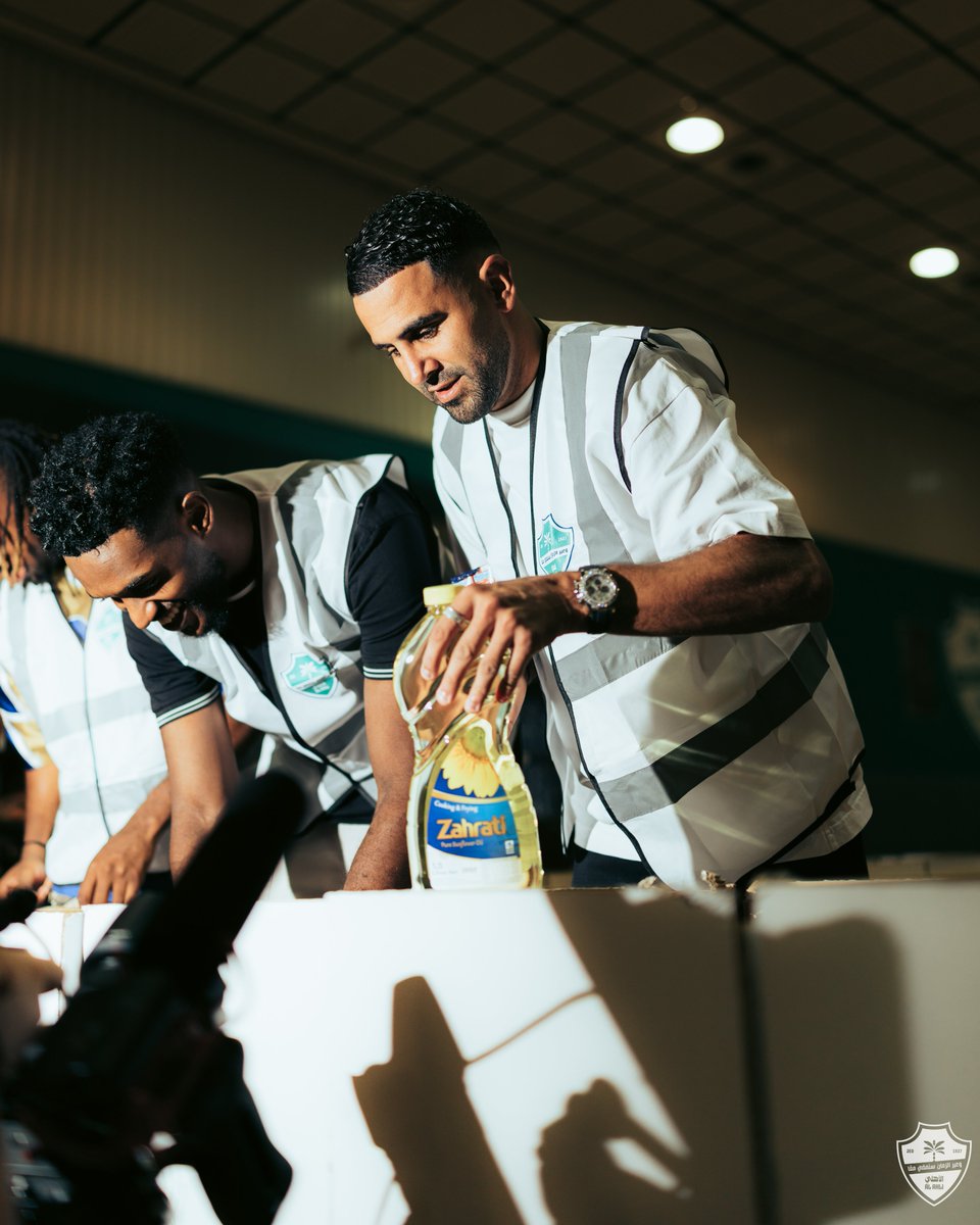 ALAHLI_FCEN's tweet photo. Shared work, shared blessings 💚✨

#AlAhli | @SaudiFoodBank https://t.co/bEkz8IvfK6