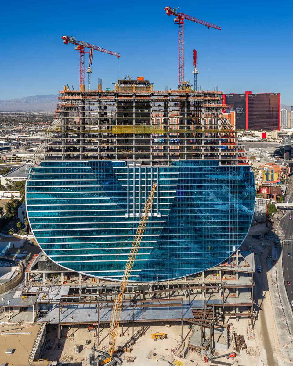 TheB1M's tweet photo. Rock on. These epic pictures by Michael Bittle captured the new guitar-shaped Hard Rock Hotel and Casino rising in Las Vegas. The project is due to complete in 2027 🎸

Would you spend a night here? https://t.co/9ujMAc8tFZ