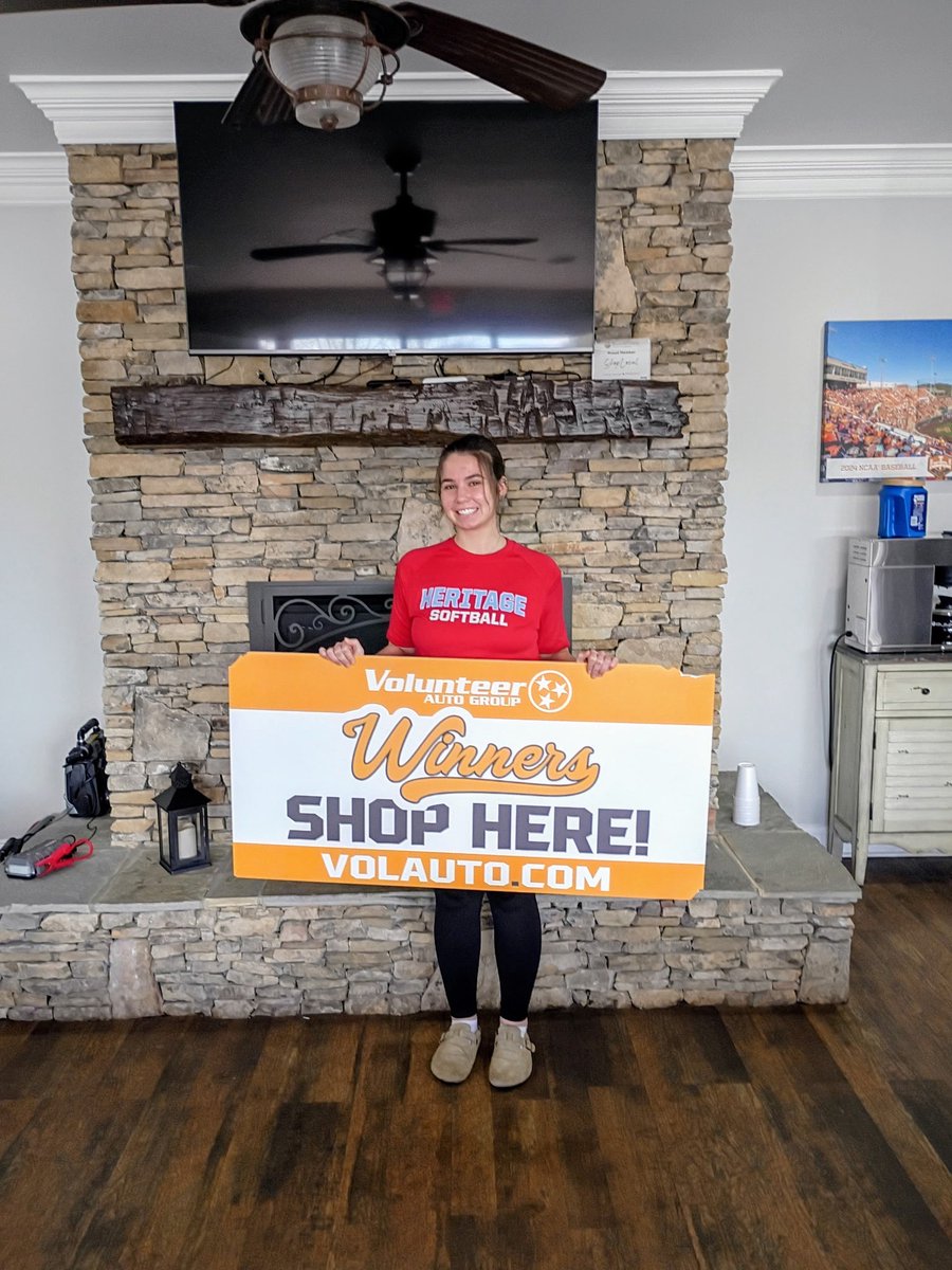 ladyneersSB's tweet photo. We are very thankful for Volunteer Auto Group’s continued support of Heritage High School Softball! Keeping things local is what it’s all about! 🥎 https://t.co/231VvQ2Ney