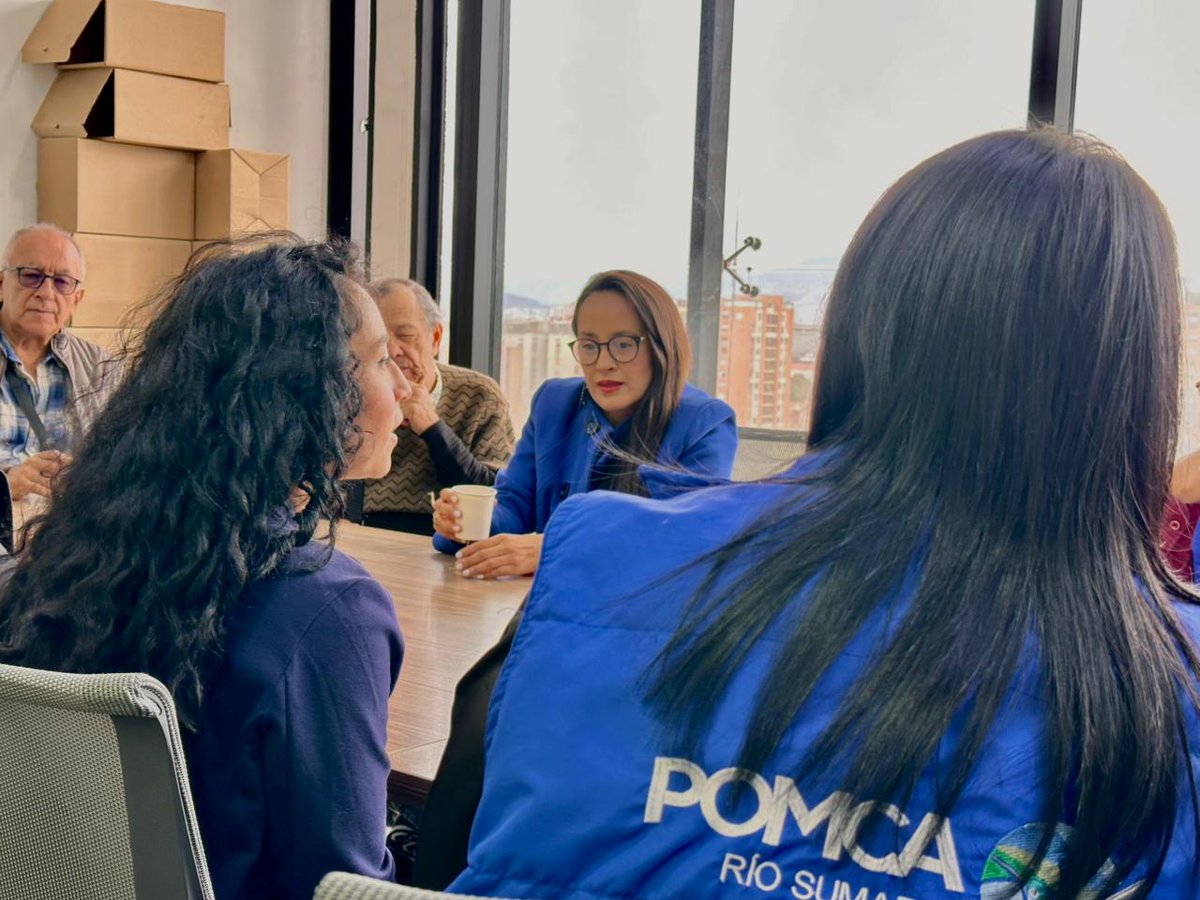 SBVerdeCund's tweet photo. 💧 ¡El agua se cuida con acciones reales! 
Desde la Secretaría de Bienestar Verde entregamos equipos tecnológicos a los Consejos de Cuenca, para fortalecer su trabajo y apoyar la implementación de los POMCA. 
#BienestarVerde #CuidamosElAgua #CUNDINAMARCA https://t.co/rxBTba1CgT