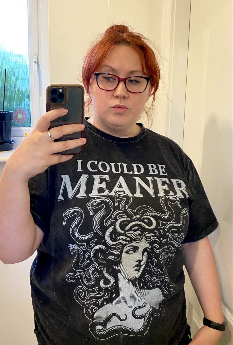 Christina @ Interrobang Art tweet media