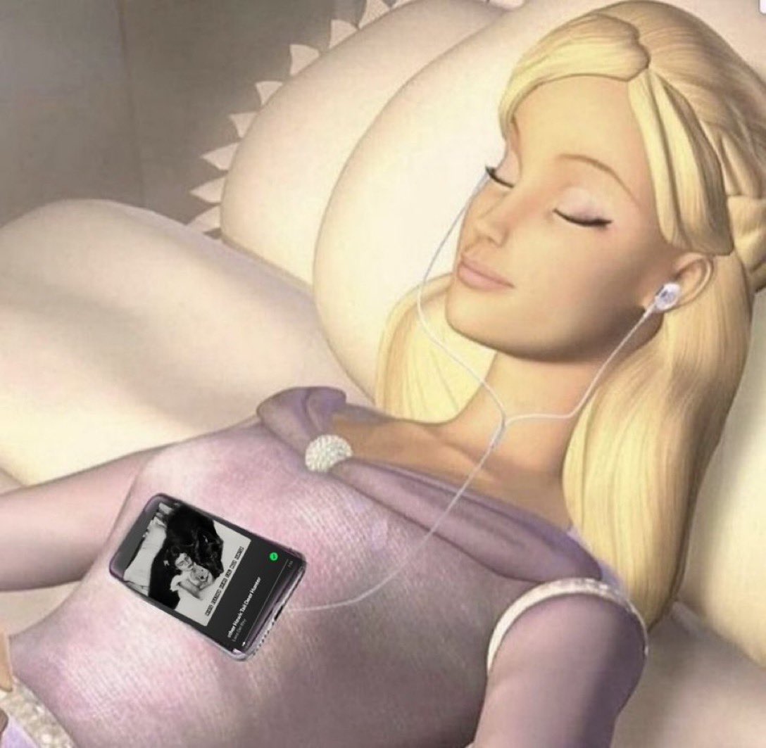 greatestptl's tweet photo. Lana Del Rey on repeat https://t.co/522XuDlb3Q