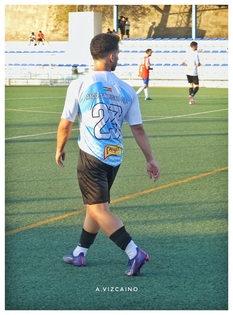 AlvaroBors's tweet photo. Me despido de @SanlucarCF de una de las peores formas que le puede gustar a cualquier persona, aún así, dando gracias por conocer a grandes compañeros y por supuesto entrenadores, nos volveremos a cruzar en el verde. ⚽️⚽️ https://t.co/2cX91lEqB9