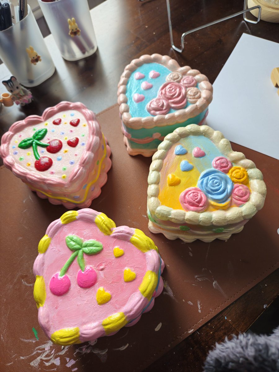 meadowwhims's tweet photo. These are doing numbers over on threads so I thought I'd share here too. 

Decorative cakes i painted for valentine's day #crafts #threads https://t.co/nAXJHu2ayn