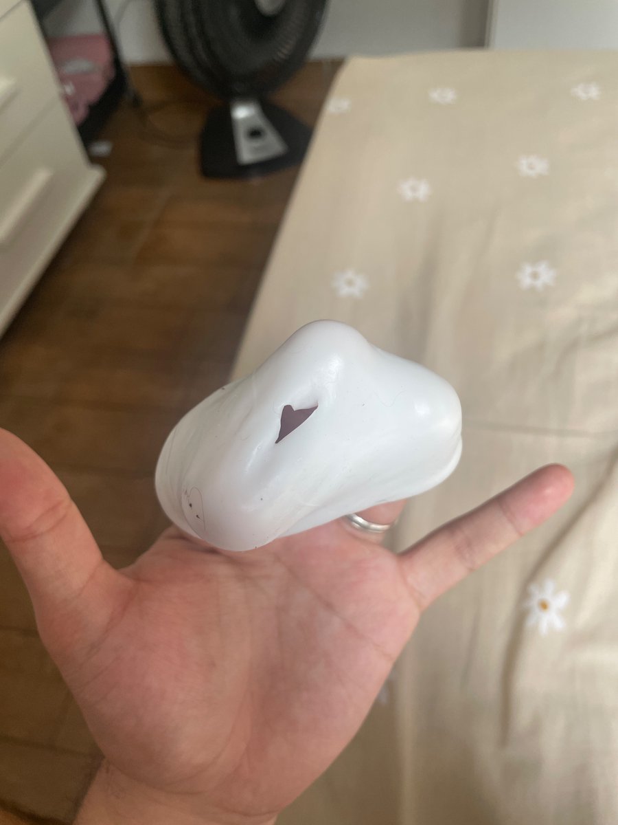 _21nic's tweet photo. Gente, minha mulher conseguiu estragar nosso brinquedo novo no primeiro dia de uso… mas formou um coração https://t.co/rTQ4Diolwk
