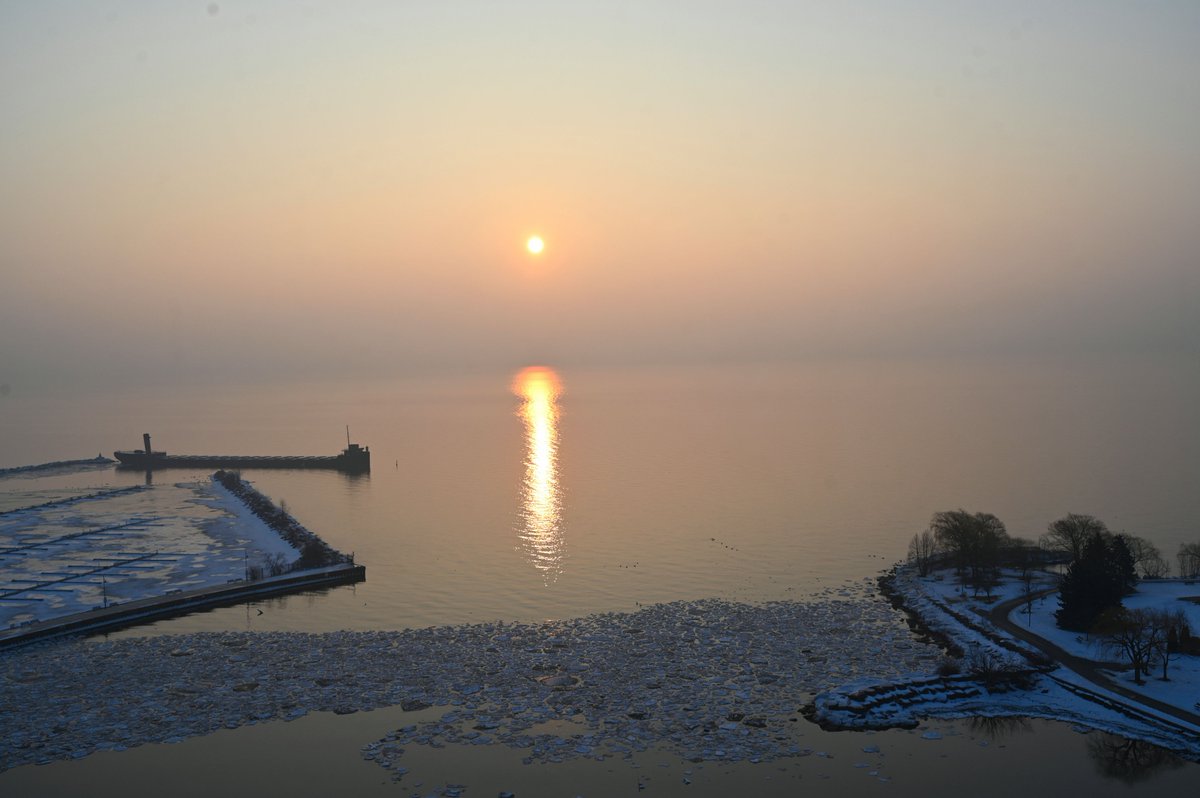 malcolmgoleafs's tweet photo. @breakfasttv  This morning's Feb 17th 2026 Sunrise from Port Credit Inlet on Lake Ontario. ( Frozen ice and snow floats in the foreground) From Malcolm Bryson Port Credit, Ontario https://t.co/unKCmJKvN2