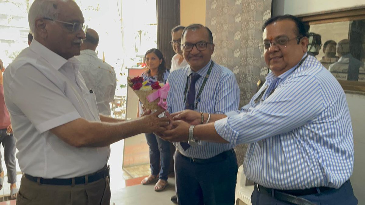 DiipeshArrora's tweet photo. Many Many Happy Returns Of The Day To Our Bank's Chairman #Shri #KamalVijayTulsian #Sir He Is Celebrating His #75th #Birthday Today.We Wish His Very Healthy Year. Special Thanks For This Meeting With #KamalSir Our B.M. Of Pandesara #ManojOliawala Sir
#TheSutexCoOperativeBankLtd https://t.co/TbPdyjnp8u