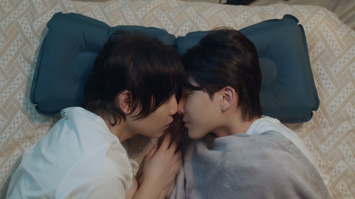 Tiger leans in first, slow—so much so that it nearly seems he’s not moving at all, but then their noses touch, and Lynx can’t breathe, and he wants to kiss him, he really wants to kiss him.

#CatForCashEP5