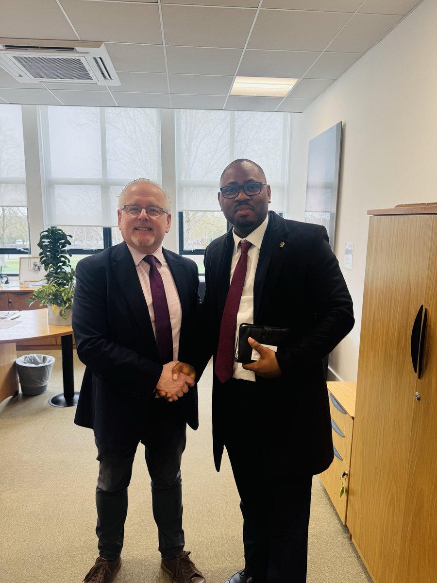 OhakaVictor's tweet photo. With the Vice -Chancellor of University of Hertfordshire ￼Professor Anthony Woodman. 

I sincerely thank him for the warm reception, generous hospitality, and the remarkable leadership he continues to provide at the University of Hertfordshire. Truly inspiring to witness the great strides being made under his guidance.

#UniversityofHertfordshire
#universityeducation
#unitedkingdom
#everyonefollowers
#education