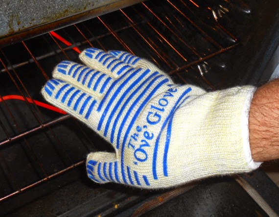 BuyOvenGlove's tweet image. “I only use potholders for light stuff.” Famous last words before a burn. Ove Glove handles the heavy, hot, serious jobs. One glove for everything. Buy it today! #OveGlove #RealProtection