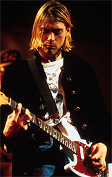 2月20日「ROCK 今日は何の日？」1967年、90年代のロックを語る上で欠かせない存在であるニルヴァーナのカート・コバーン誕生。憤りや憂鬱を切迫感を込めて歌うヴォーカルや焦燥感溢れるギターサウンドは全米チャートを席巻し、そのファッションにちなんでグランジ（汚い）と呼ばれる。