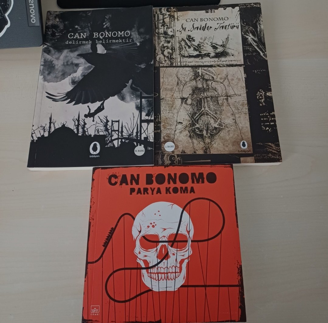 husamettincim's tweet photo. ya koskoca sanatçısın o kitap kapakları nedir allah aşkına ya sen ki her şeyi kendin tasarlıyorsun yazıp çizip besteliyorsun bu nedir nolur ağlıcam ya delimek belirmektir'e hakarettir şefim naptın sen o kitap kapakları ne ya ağlıyorum bir tek ben mi beğenmedim ya https://t.co/VqyAx2U6xh